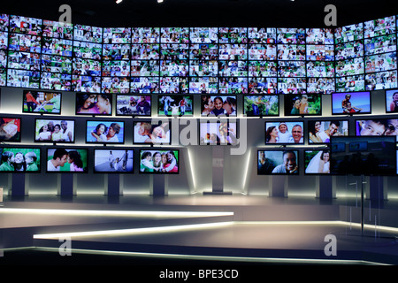 Berlin, IFA, Consumer Electronics Unlimited, Flachbildschirme viele, LED TV, grenzenlosen SL9000 in einer künstlerischen Installation von LG Stockfoto