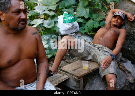 Menschen in Rocinha Favela in Rio De Janeiro, Brasilien. Stockfoto