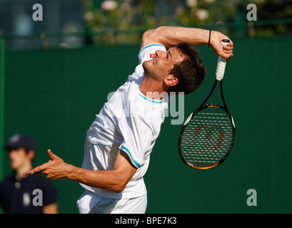 Philipp Petzschner Deutschlands in Aktion bei den Wimbledon Championships 2010 Stockfoto