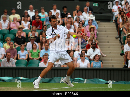 Philipp Petzschner Deutschlands in Aktion bei den Wimbledon Championships 2010 Stockfoto