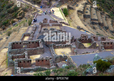 Restaurierte Inka-Zitadelle-Ruinen, auf einem Hügel über Pisac, Heiliges Tal, Peru. Stockfoto