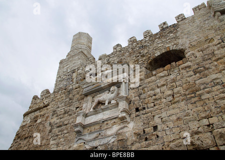 Marmor-Reliefs Darstellung der geflügelten Löwen, Hafen, venezianische Festung Koules, Heraklion, Kreta, Griechenland Stockfoto