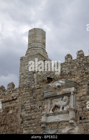 Marmor-Reliefs Darstellung der geflügelten Löwen, Hafen, venezianische Festung Koules, Heraklion, Kreta, Griechenland Stockfoto