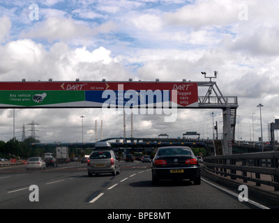 Dartford Kent England Autos an Mautstationen, Dartford Tunnel Stockfoto