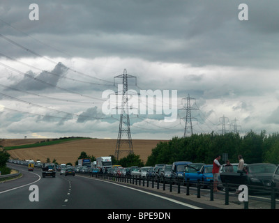 Stau auf der M11 aufgrund eines Unfalls-England Stockfoto