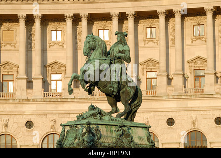 Wien, Österreich. Hofburg. Equestrian Statue von Prinz Eugene vor Neue Burg Stockfoto