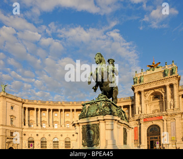 Wien, Österreich. Hofburg. Equestrian Statue von Prinz Eugene vor Neue Burg Stockfoto