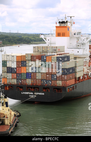 Containerschiff "Liverpool Express" ankommenden Southampton Container Liegeplätze Stockfoto