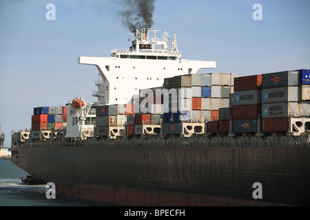 "Maersk Sarnia" Containerschiff ankommenden Southampton Container Liegeplatz Stockfoto