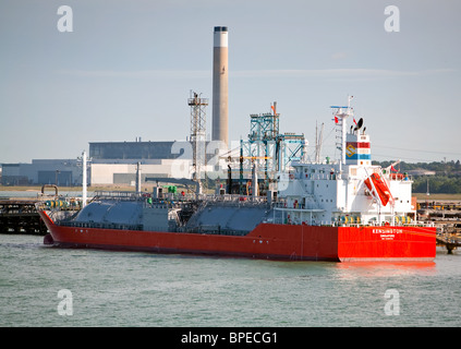 Tanker Kensington LPG Träger Entladung Ladung bei Esso Fawley Öl refinery.UK Stockfoto