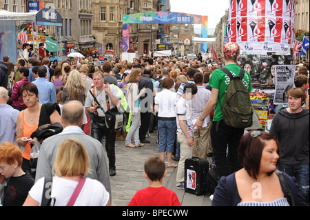 Besucher an Edinburgh Fringe Arts Festival 2010 Stockfoto