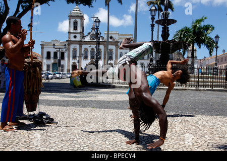 Capoeira-Leistung am Terreiro de Jesus Platz in Pelourinho Viertel, Salvador, Bahia, Brasilien. Stockfoto