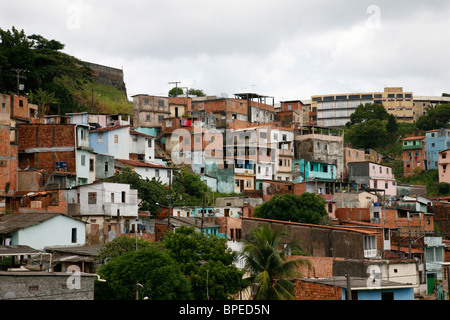 Favela in Salvador, Bahia, Brasilien. Stockfoto