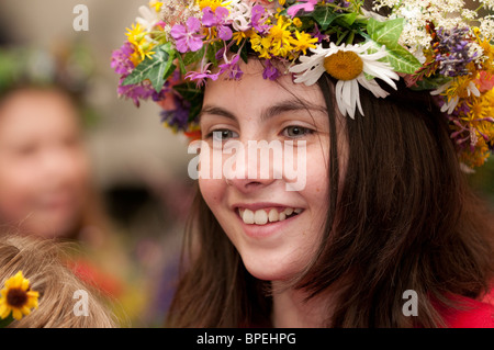 Ein junges Blumenmädchen an der National Eisteddfod of Wales, Ebbw Vale 2010 Stockfoto