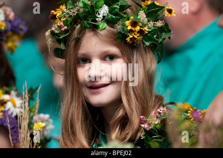 Ein junges Blumenmädchen an der National Eisteddfod of Wales, Ebbw Vale 2010 Stockfoto