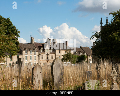 Blick über die St. Maria Kirchhof in Fès, Gloucestershire, England. Stockfoto