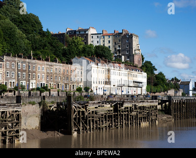 Hotwells und den Fluss Avon in Bristol UK zeigt auf Hotwells Straße übersehen von Windsor Terrace und verfallenen Kais Häuser Stockfoto