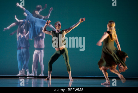 Kleid-Probe von Spring Dance im London Coliseum Coliseum Stockfoto