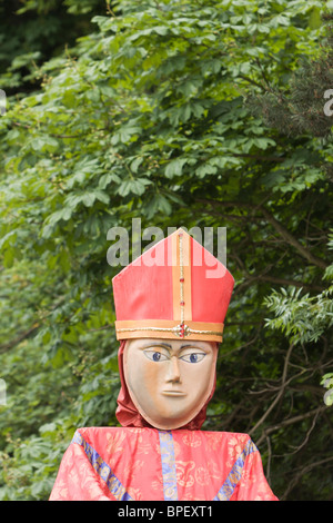 Gigantische Marionette des Bischofs von St. Albans bei Albantide Parade, St Albans, UK 2010 Stockfoto