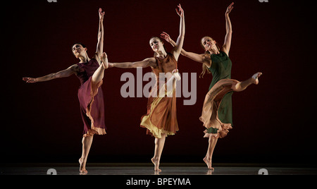 Kleid-Probe von Spring Dance im London Coliseum Coliseum Stockfoto