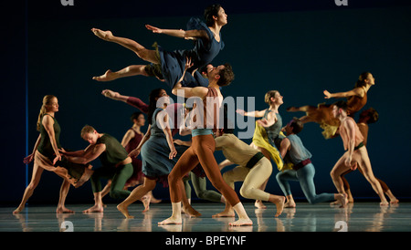 Kleid-Probe von Spring Dance im London Coliseum Coliseum Stockfoto