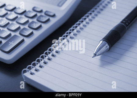 Stift-Notebook und Rechner Stockfoto