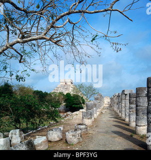 Pyramide des Kukulcan (El Castillo) aus dem Tempel der Krieger, Chichen Itza, Halbinsel Yucatan, Mexiko Stockfoto