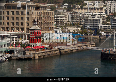 Südafrika, Cape Town. Victoria & Alfred Waterfront. Historischen viktorianischen Clocktower & Drehbrücke. Stockfoto
