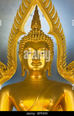 Goldene Buddha-Statue, Wat Benjamabophit (Marmor-Tempel), Bangkok, Thailand, Südostasien Stockfoto