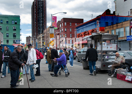 Belebten Straße 125. in East Harlem New York City Stockfoto