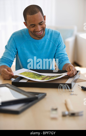 Gemischte Rassen Mann Rahmung Bild Stockfoto