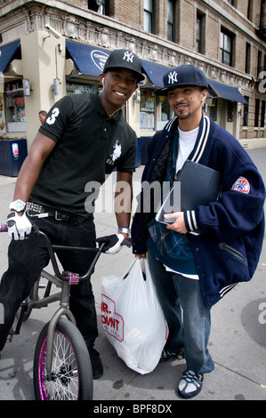 New York City High School Cboys unterwegs nach Hause West Harlem Stockfoto