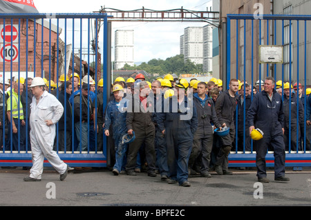 Beschäftigten BAE Systeme Govan Werft in Glasgow verlassen Sie über den Haupteingang. Stockfoto