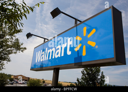 Walmart Ladengeschäft in vorstädtischen Maryland. Stockfoto
