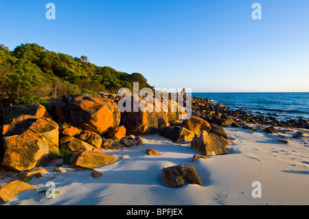 Sonnenaufgang am Strand von Castle Rock auf Geographe Bucht, Dunsborough, Western Australia. [Margaret River] Stockfoto