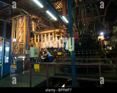 Libbey Glasfabrik in Leerdam, Niederlande, mit dem großen Ofen Schmelzofen auf der linken Seite Stockfoto