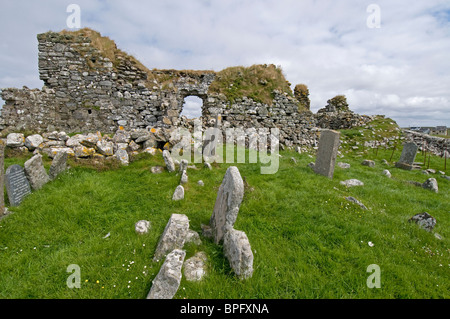 Die Ruinen des mittelalterlichen Klosters und College Teampull Na Trionaid an Carinish South Uist.  SCO 6446 Stockfoto