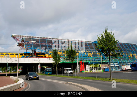 Zug Bahnhof Lelystad, die Hauptstadt der Provinz Flevoland auf neu gewonnenem Land gebaut wurde 1967 gegründet. Stockfoto