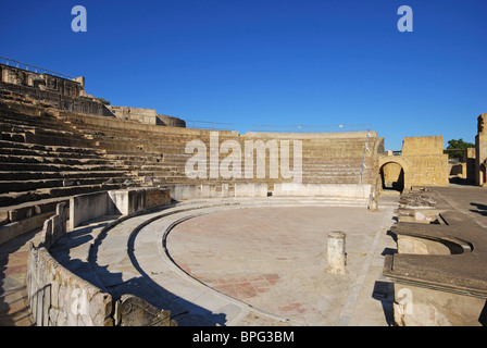 Bühne und Sitzbereich des römischen Theaters, Santiponce, Italica, Sevilla, Provinz Sevilla, Andalusien, Südspanien, Westeuropa. Stockfoto