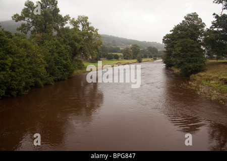 Fluss Usk Glanusk Park, Crickhowell Powys, Wales Großbritannien Stockfoto