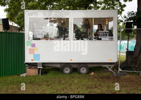 Quietus Disk jockeys auf dem grünen Mann Festival Radio Rundfunk. Grüner Mann Festival 2010. Stockfoto