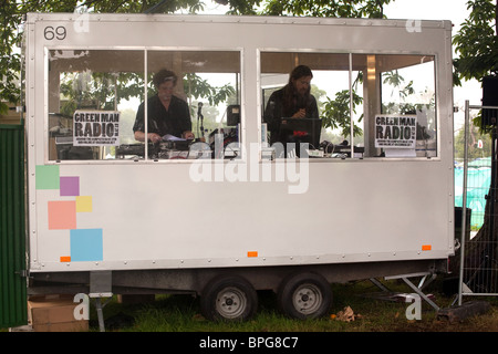 Quietus Disk jockeys auf dem grünen Mann Festival Radio Rundfunk. Grüner Mann Festival 2010. Stockfoto