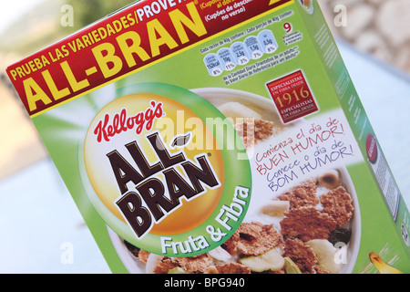 Kelloggs Cornflakes Paket Verpackung in spanischer und portugiesischer Sprache Multi nationale Weltmarke marketing Marken zeigen Stockfoto