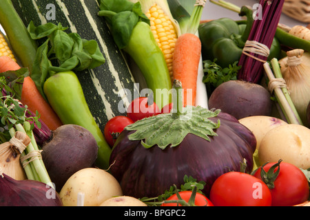 Großbritannien, England, Merseyside, Southport Flower Show, Körbe mit prämierten Mischgemüse Stockfoto