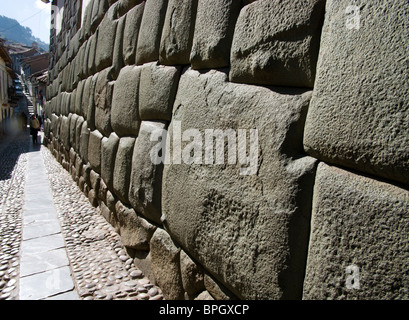 Peru. Cusco. Inca-Steinen. Hatun Rumiyoc Straße. Stockfoto