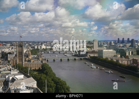 Hohen Blick auf The Palace of Westminster Millbank Tower entnommen Stockfoto