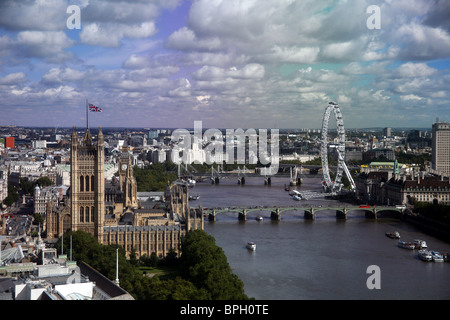 Hohen Blick auf The Palace of Westminster Millbank Tower entnommen Stockfoto