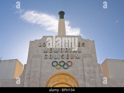 LOS ANGELES, CA - 22 AUGUST: Eingang von der Los Angeles Memorial Coliseum, 22. August 2010 in Los Angeles, Kalifornien. Stockfoto