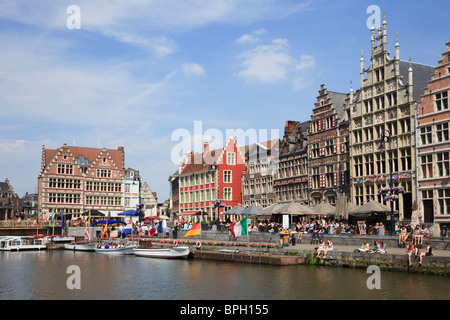 Graslei Website, Gent, Ost-Flandern, Belgien. Fluss Leie gesäumt von mittelalterlichen Kai Gilde befindet sich im historischen Zentrum Stockfoto