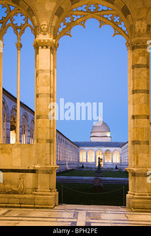 Campo Santo Monumentali (Monumentalfriedhof), Pisa, Italien, in der Nacht Stockfoto